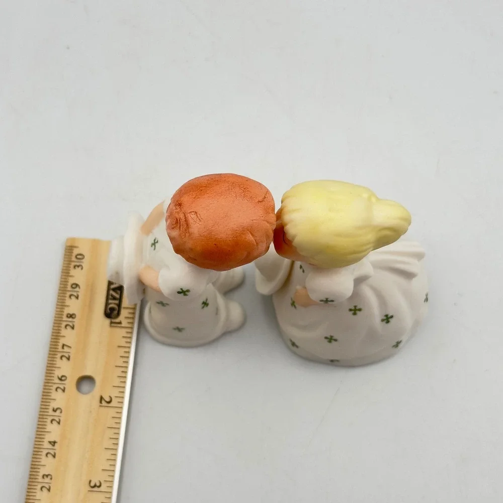 Vintage Schmid Japan‎ Kissing Boy and Girl Porcelain Figurines Clover Pattern